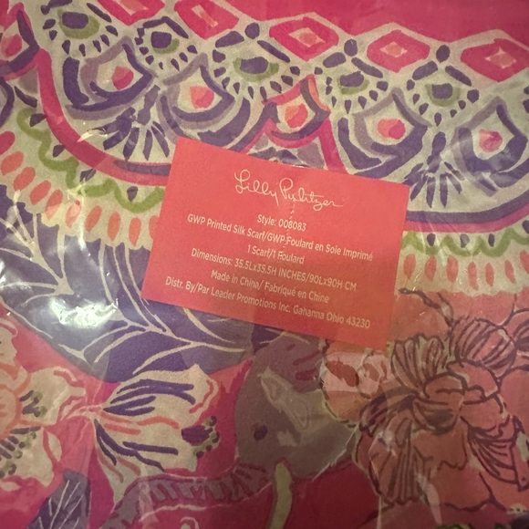 Lilly Pulitzer scarf "Pink Isle" - Picture 2 of 7